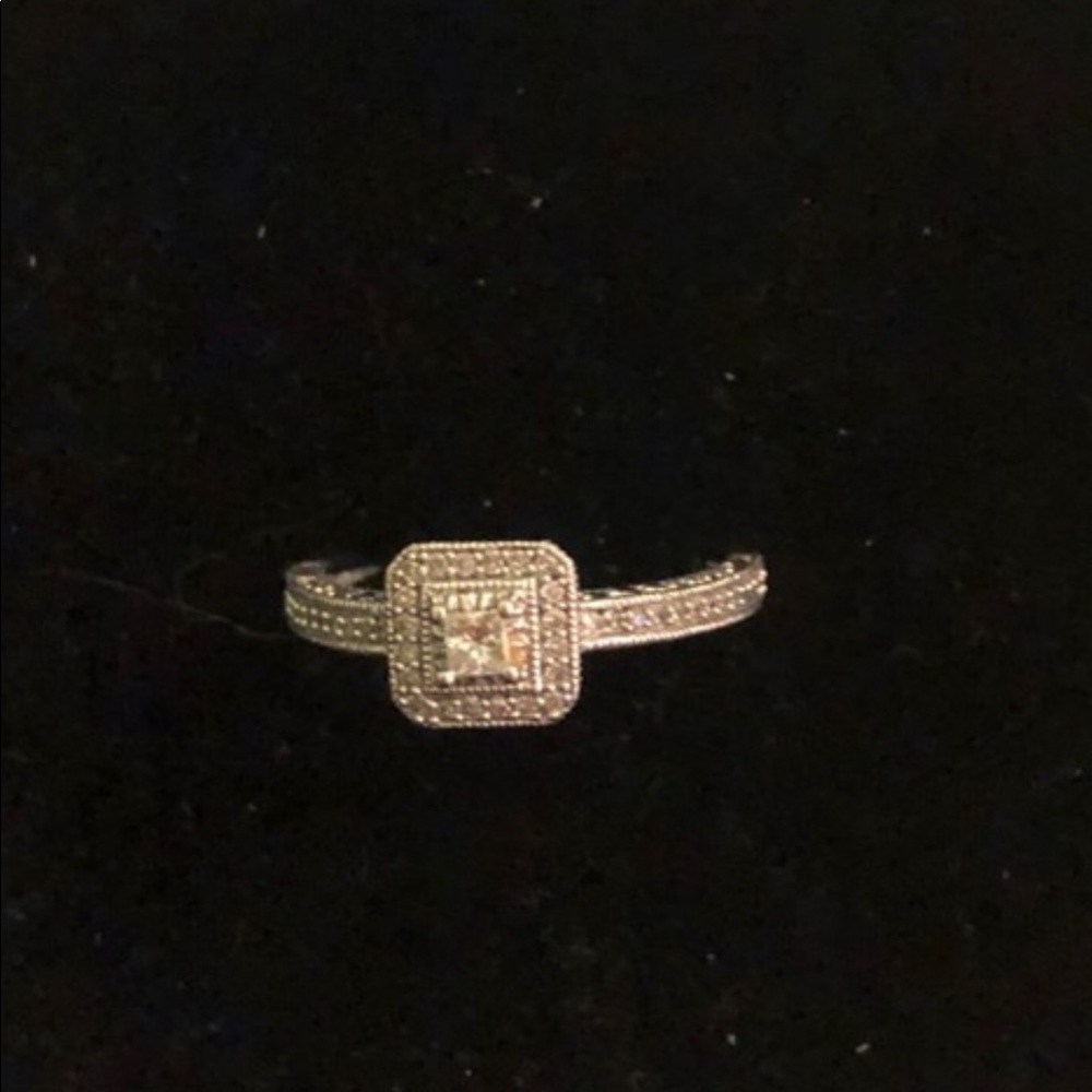 10K White Gold Ring